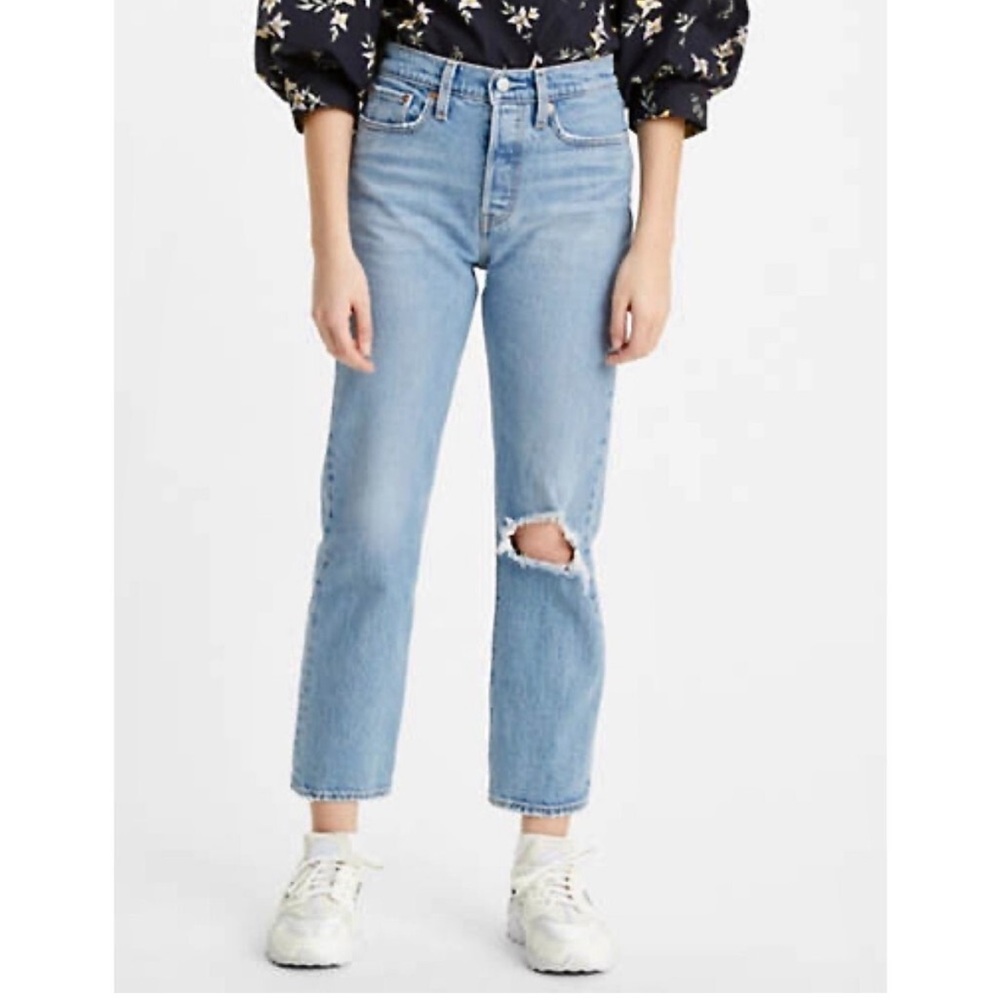 LEVI'S Premium Wedgie Straight Leg Jeans With Ripped Knee Size 24
